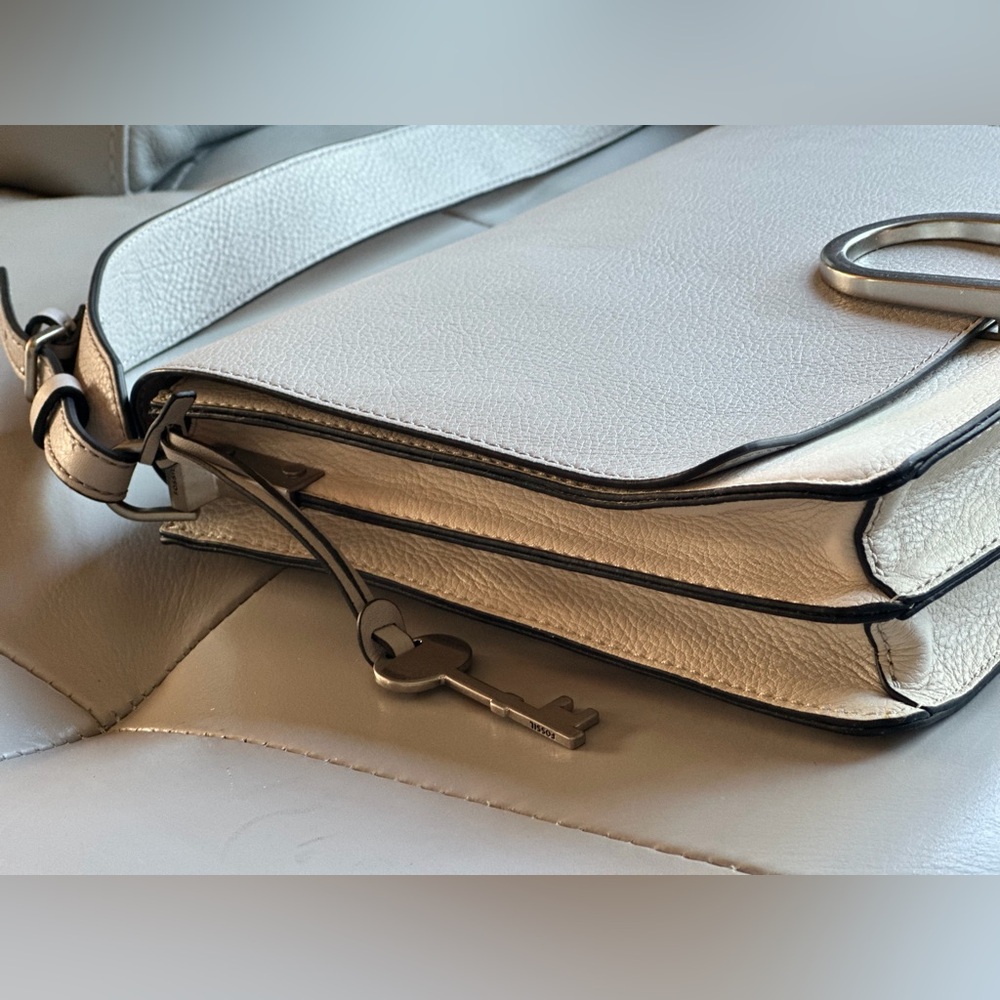 Fossil Light Gray/Cream Finley Leather Shoulder Bag - Picture 3 of 16